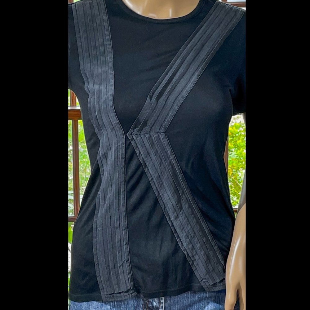 ▪️KARL LAGERFELD▪️Black Silky Pintuck Pleated 'K' Feminine Keyhole Back Tee Top - Picture 4 of 6